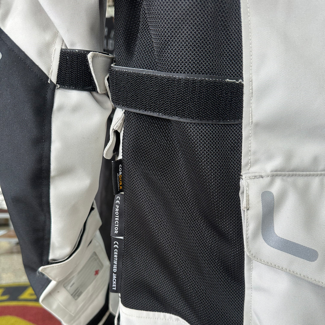 Jacket: CrossRoader Jacket (Light Gray)