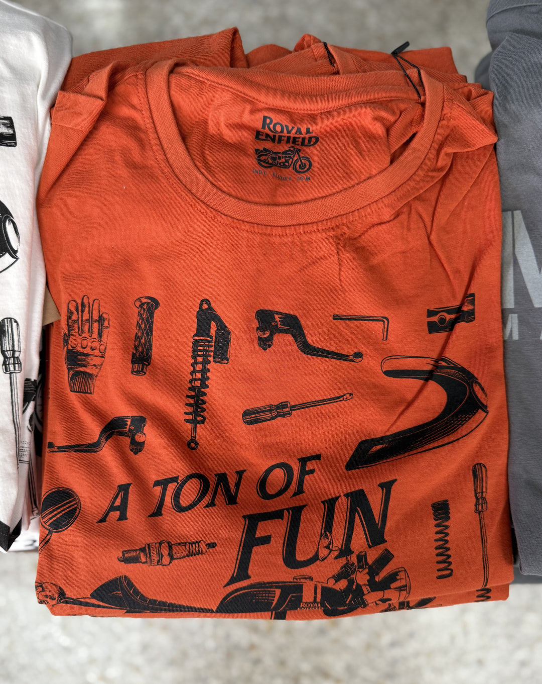 T-Shirt: Ton of Fun (burnt ochre)